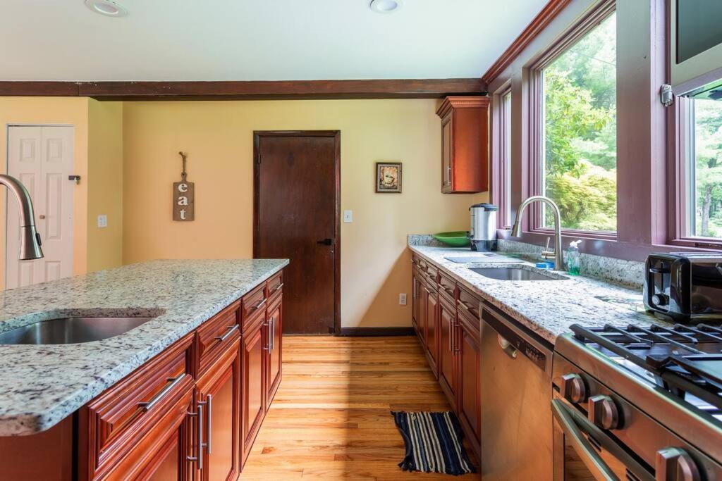 Sunset Estate In The Catskills Monticello Exterior photo